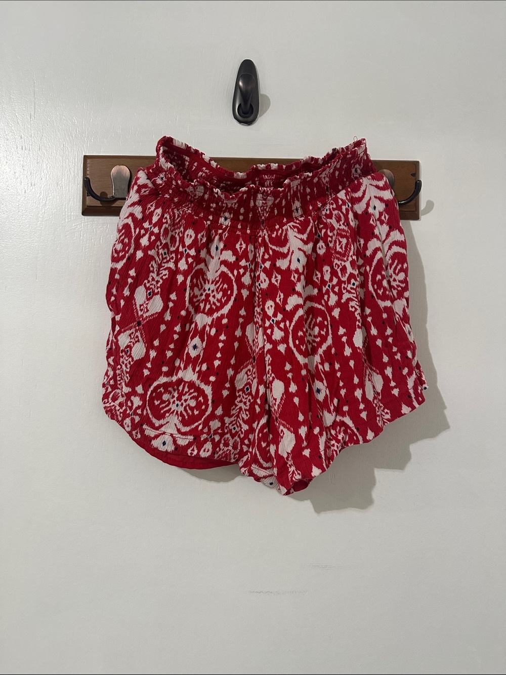 Knox Rose Red and White Printed Elastic-Waist Athletic Shorts